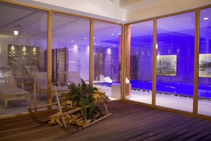 Imagen de la piscina del Hotel Boutique Nives. Foto 20
