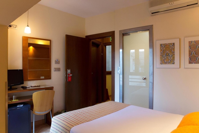 Imagen de la habitación del Hotel Boutique Puerta De Las Granadas. Foto 2