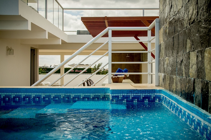Imagen de la piscina del Hotel Boutique Rato 10. Foto 15