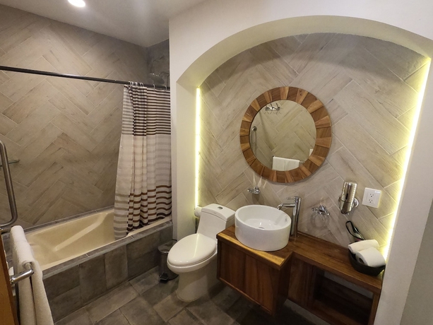 Imagen de la habitación del Hotel Boutique Sol y Luna Spa. Foto 9