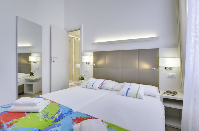 Imagen de la habitación del Hotel Boutique Suites Joyce. Foto 8