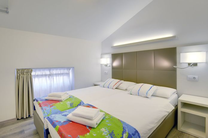 Imagen de la habitación del Hotel Boutique Suites Joyce. Foto 11