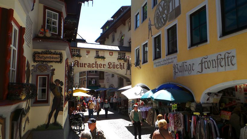 Imagen del bar/restaurante del Hotel Boutique Tr&auml;umerei 8 Auracher L&ouml;chl. Foto 10
