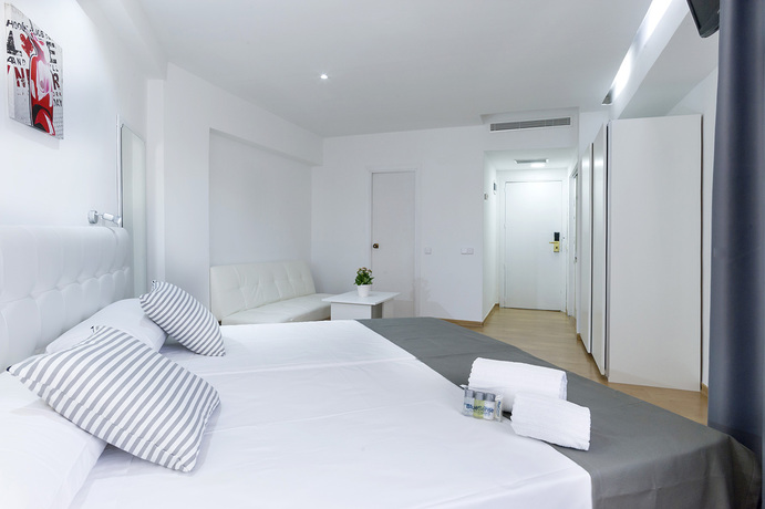 Imagen de la habitación del Hotel Boutique Urban Madrid Genova. Foto 5