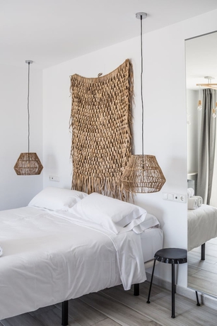 Imagen de la habitación del Hotel Boutique X Pueblo Benalmadena. Foto 11