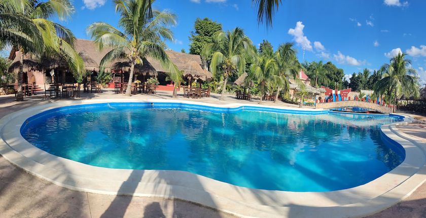 Imagen de la piscina del Hotel Boutique and Spa Canek. Foto 17