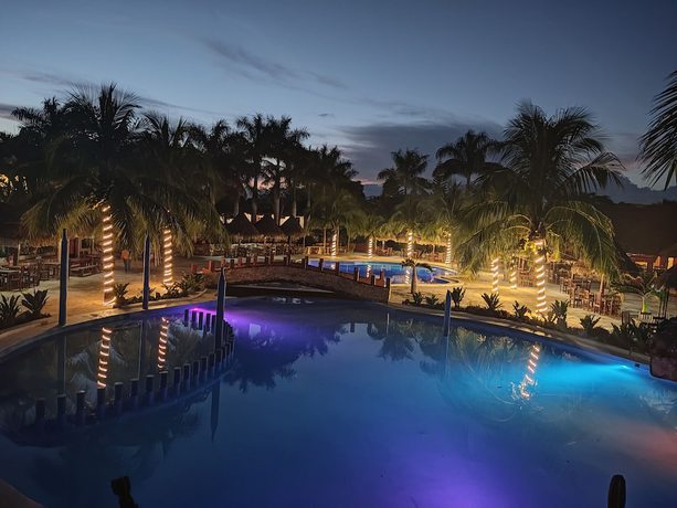 Imagen de la piscina del Hotel Boutique and Spa Canek. Foto 18