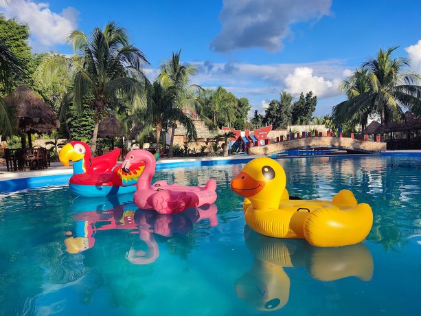 Imagen de la piscina del Hotel Boutique and Spa Canek. Foto 19