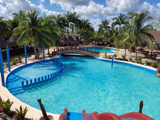 Imagen de la piscina del Hotel Boutique and Spa Canek. Foto 20