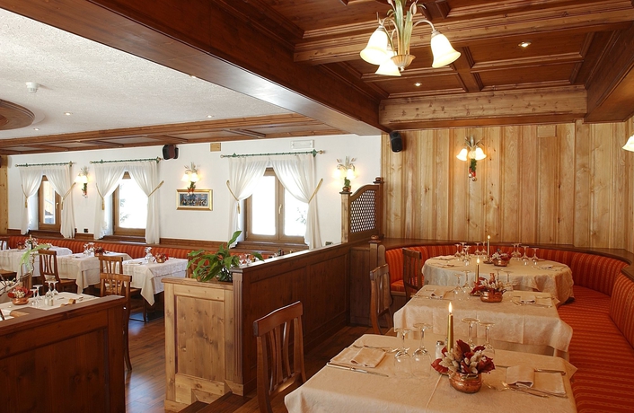 Imagen del bar/restaurante del Hotel Bouton D'or. Foto 4