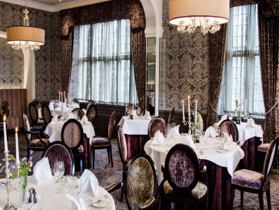 Imagen del bar/restaurante del Hotel Bovey Castle. Foto 2