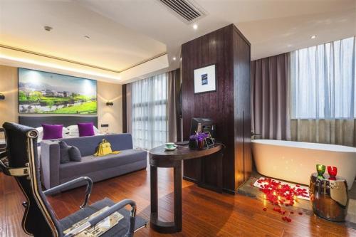 Imagen de la habitación del Hotel Boyue Boutique. Foto 8