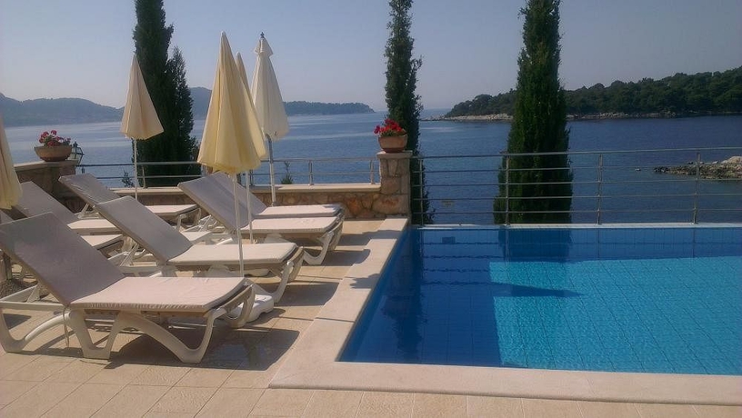 Imagen de la piscina del Hotel Bozica. Foto 16
