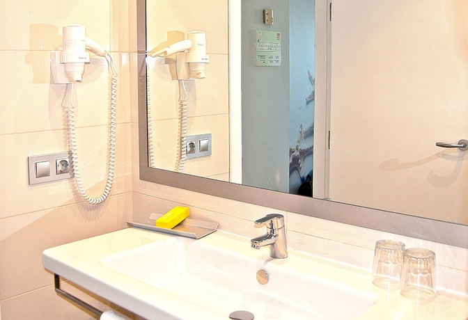 Imagen de la habitación del Hotel Bq Delfín Azul. Foto 13