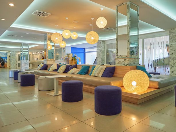 Imagen de los interiores del Hotel Bq Delfín Azul. Foto 14