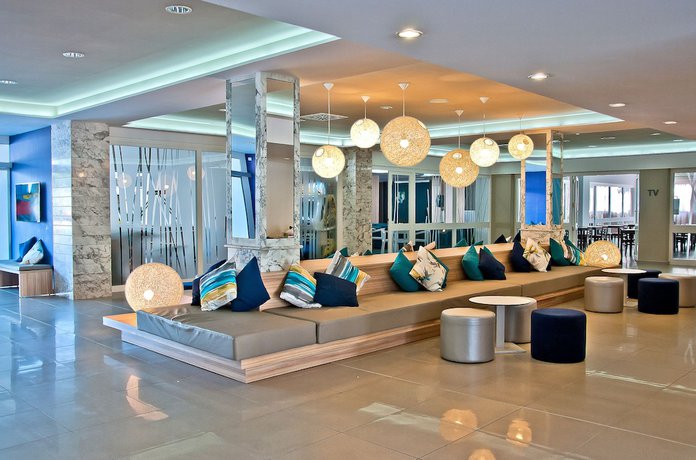 Imagen de los interiores del Hotel Bq Delfín Azul. Foto 15