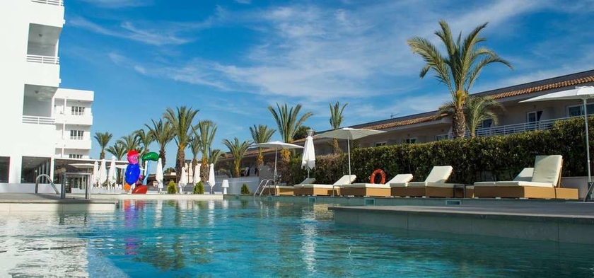 Imagen de la piscina del Hotel Bq Sarah - Adults Only. Foto 7