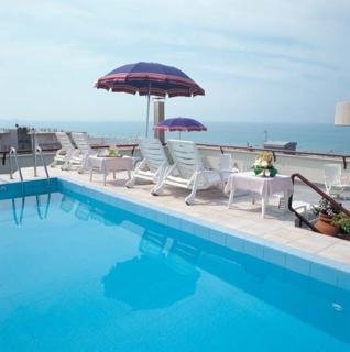 Imagen de la piscina del Hotel Bracciotti. Foto 6