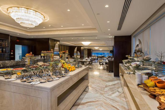 Imagen de los interiores del Hotel Braira Al Wezarat. Foto 8