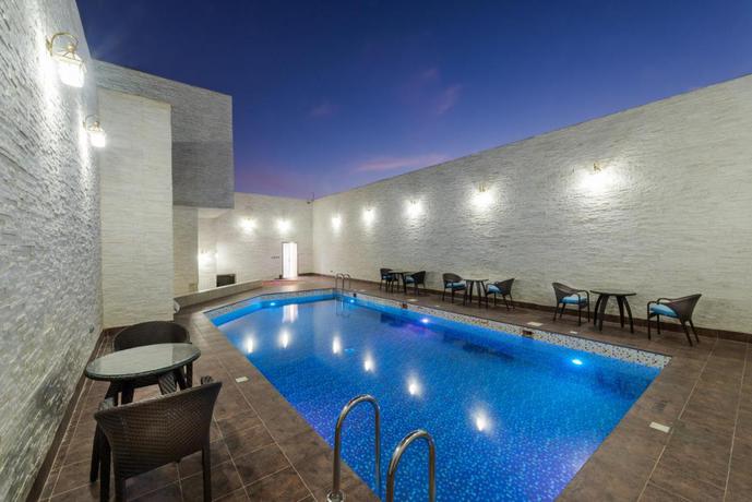 Imagen de la piscina del Hotel Braira Al Wezarat. Foto 10