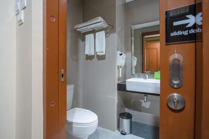Imagen de la habitación del Hotel Braling Grand Hotel Purbalingga by Azana. Foto 8