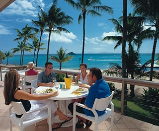 Imagen del bar/restaurante del Hotel Brampton Island Resort. Foto 1