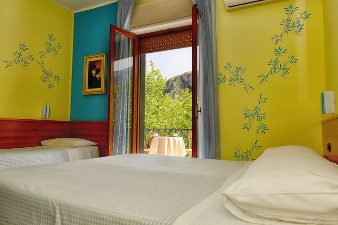 Imagen de la habitación del Hotel Branca. Foto 8