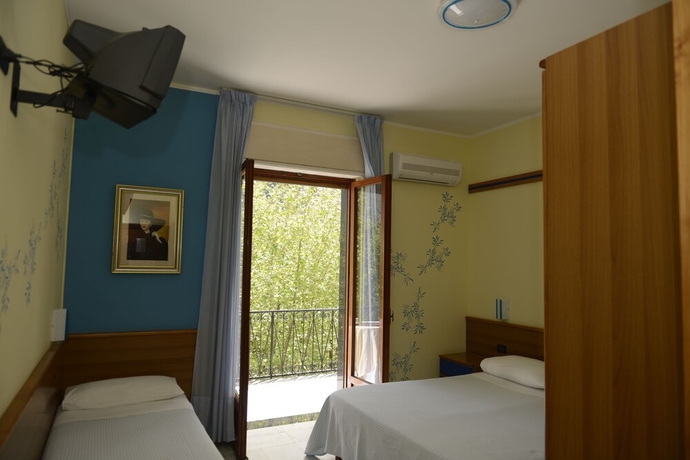 Imagen de la habitación del Hotel Branca. Foto 11