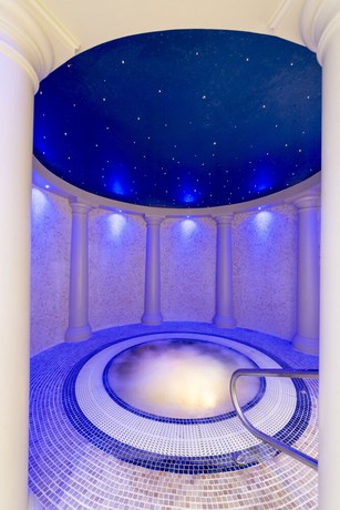 Imagen de la piscina del Hotel Brandshatch Place Hotel and Spa. Foto 20