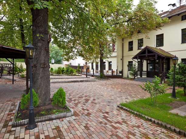 Imagen de los exteriores del Hotel Branik. Foto 15