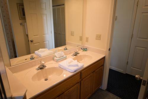 Imagen de la habitación del Hotel Branson Yacht Club. Foto 7