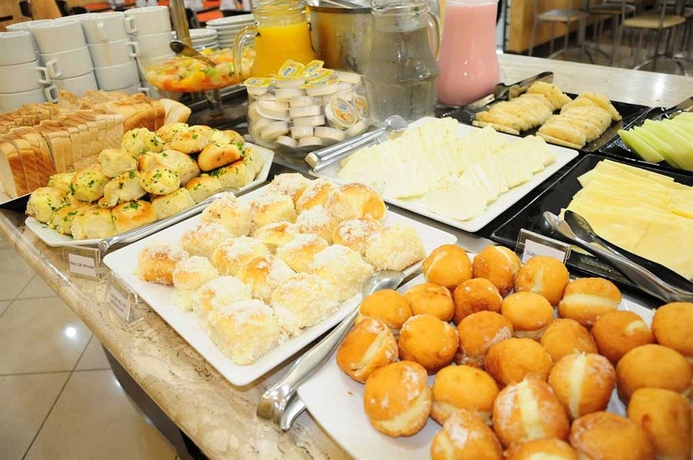 Imagen del bar/restaurante del Hotel Brasília Santana Gold Flat. Foto 2