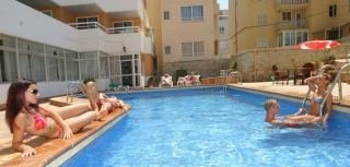 Imagen de la piscina del Hotel Brasilia Playa. Foto 4