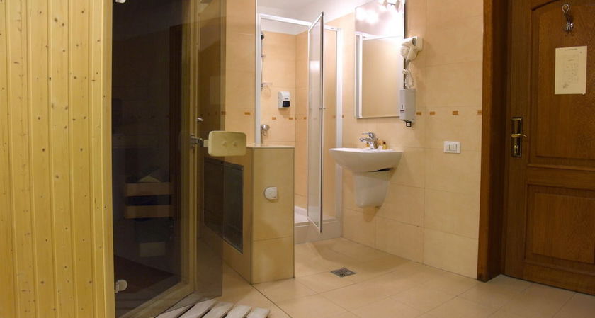 Imagen de la habitación del Hotel Brasov. Foto 12