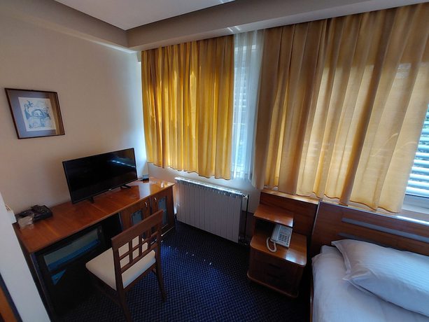 Imagen de la habitación del Hotel Brass. Foto 6
