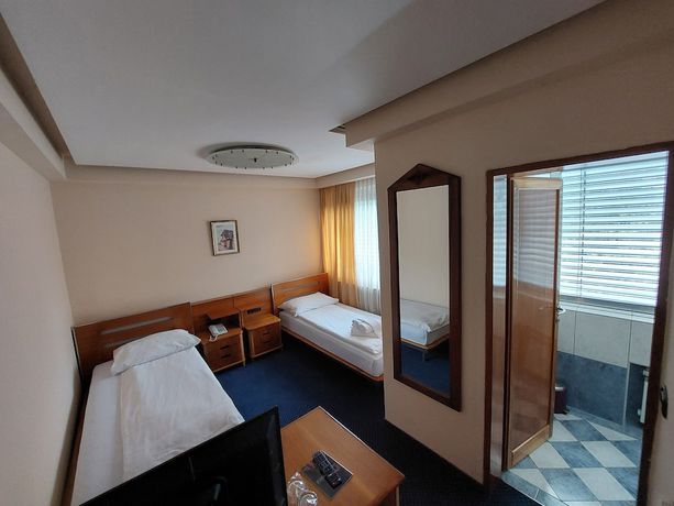 Imagen de la habitación del Hotel Brass. Foto 13