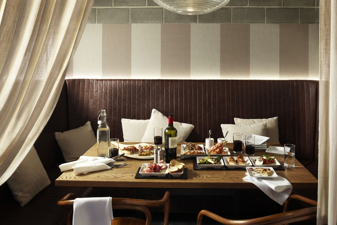 Imagen del bar/restaurante del Hotel Brassey. Foto 6