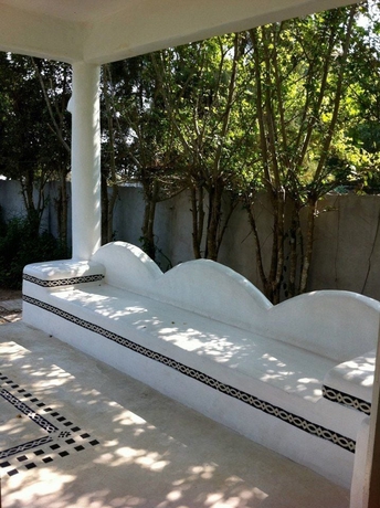 Imagen de los interiores del Hotel Brassiere Beach Resort. Foto 13