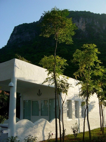 Imagen de los exteriores del Hotel Brassiere Beach Resort. Foto 12