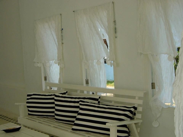 Imagen de los interiores del Hotel Brassiere Beach Resort. Foto 16