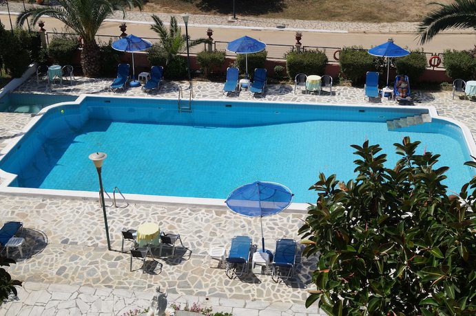 Imagen de la piscina del Hotel Brati - Arcoudi. Foto 17