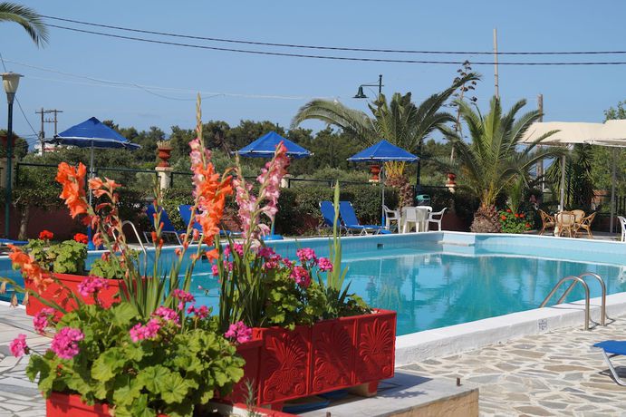 Imagen de la piscina del Hotel Brati - Arcoudi. Foto 18