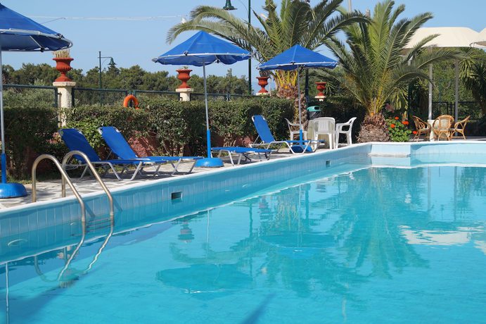Imagen de la piscina del Hotel Brati - Arcoudi. Foto 20