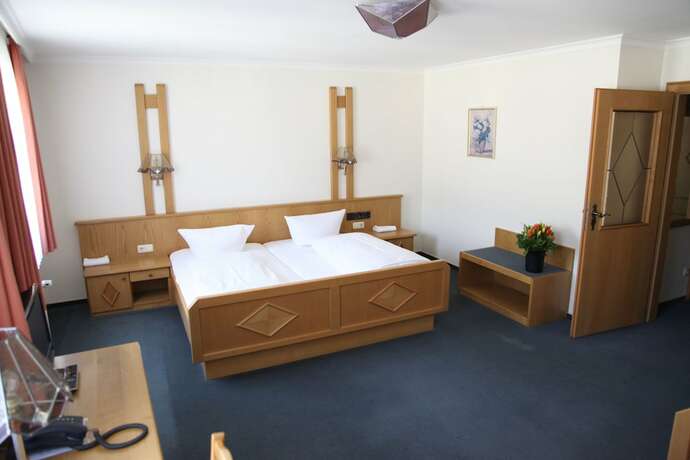 Imagen de la habitación del Hotel Brauereigasthof Buergerbraeu. Foto 13