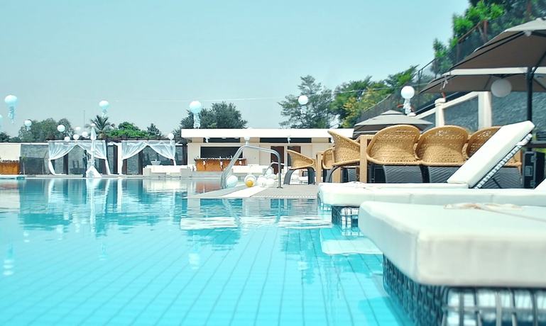 Imagen de la piscina del Hotel Bravia Hotel Niamey. Foto 20