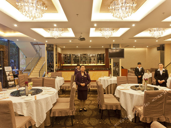 Imagen del bar/restaurante del Hotel Bravo Business. Foto 2