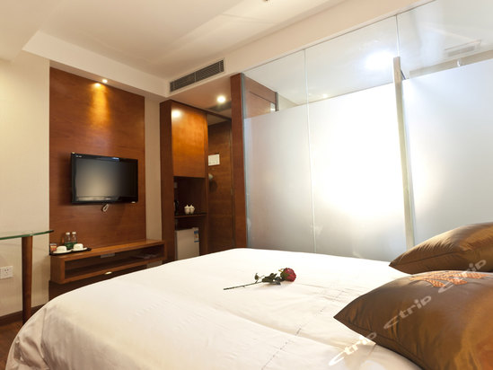 Imagen de la habitación del Hotel Bravo Business. Foto 4