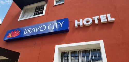 Imagen de la habitación del Hotel Bravo City. Foto 10