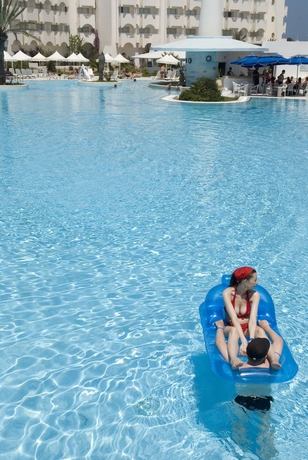 Imagen de la piscina del Hotel Bravo Djerba. Foto 11