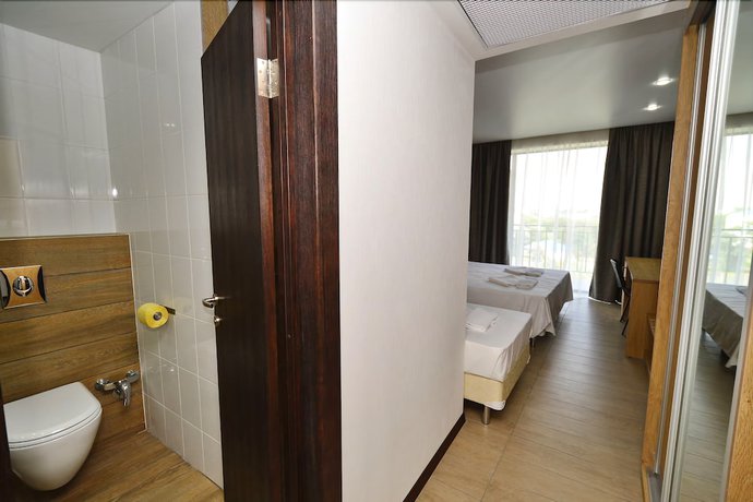 Imagen de la habitación del Hotel Bravo. Foto 9